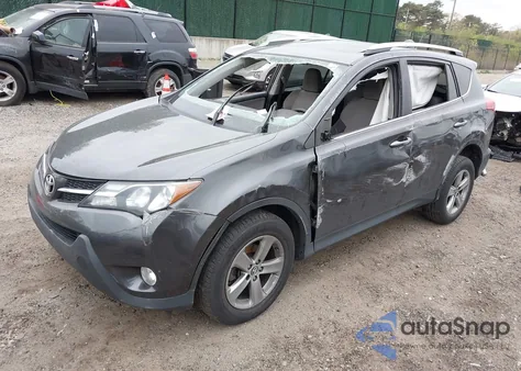 2015 Toyota Rav4 Xle z USA, uszkodzony, nr VIN 2T3RFREV0FW263060